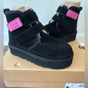 Girls UGG Neumel Platform Chukka Boot Black Size 3 New In Box